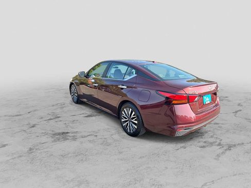 Used 2024 Nissan Altima 2.5 SV FWD image 6