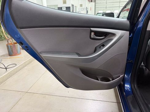 Used 2016 Hyundai Elantra SE w/ Option Group 02 FWD image 12