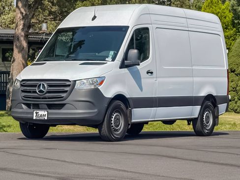Used 2025 Mercedes-Benz Sprinter 2500 image 9