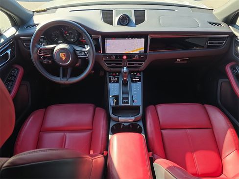 Certified 2025 Porsche Macan image 20