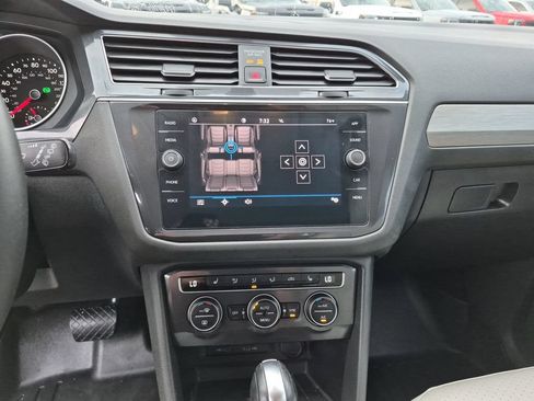 Used 2021 Volkswagen Tiguan SE FWD image 25