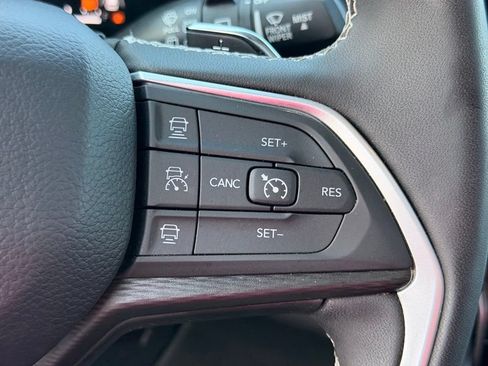 Used 2024 Jeep Grand Cherokee Laredo X AWD/4WD image 22