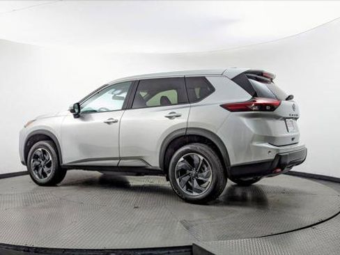 Used 2025 Nissan Rogue SV image 6
