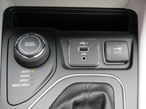 Used 2021 Jeep Cherokee Latitude Lux image 32