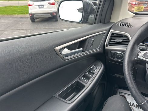 Used 2024 Ford Edge SEL image 19