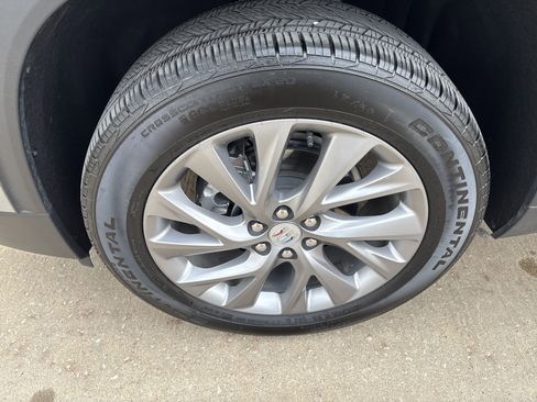 Used 2025 Buick Enclave Preferred image 9