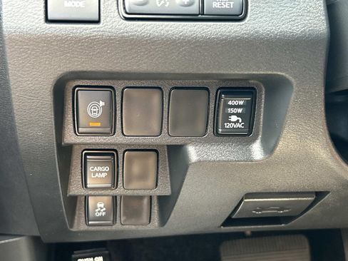 Used 2025 Nissan Frontier SV w/ SV Convenience Package RWD image 37