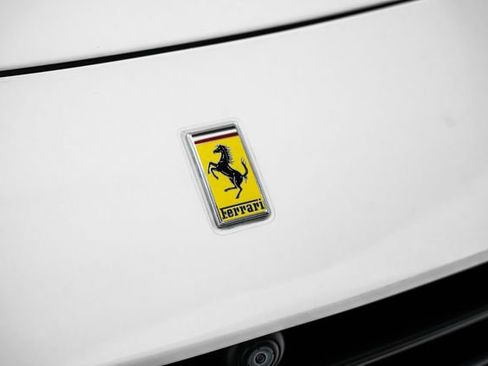 Used 2015 Ferrari California T RWD image 17