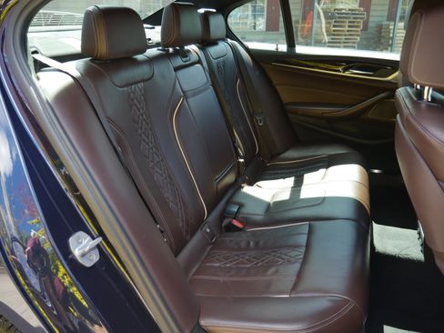 Used 2017 BMW 540i xDrive image 30