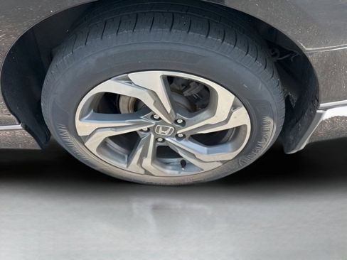 Used 2018 Honda Accord EX image 9