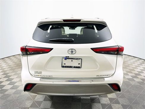 Used 2021 Toyota Highlander Platinum image 4