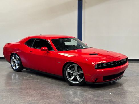 Used 2015 Dodge Challenger R/T w/ Quick Order Package 28B R/T RWD image 2