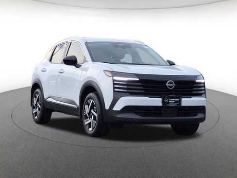 Used 2026 Nissan Kicks SV FWD image 3