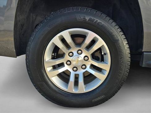 Used 2019 Chevrolet Suburban LT RWD image 21