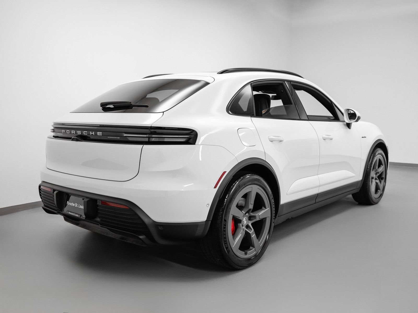 Certified 2025 Porsche Macan 4S Electric AWD/4WD image 12