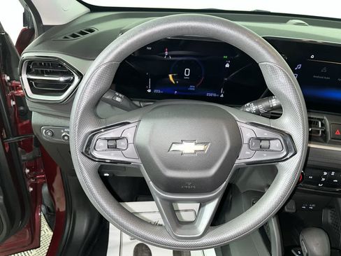 Used 2025 Chevrolet TrailBlazer LS w/ LS Convenience Package FWD image 16