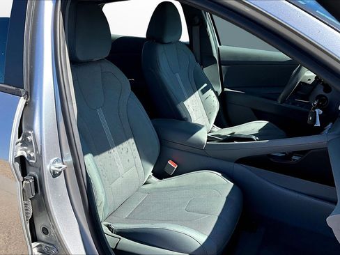 Used 2021 Hyundai Elantra SE image 7