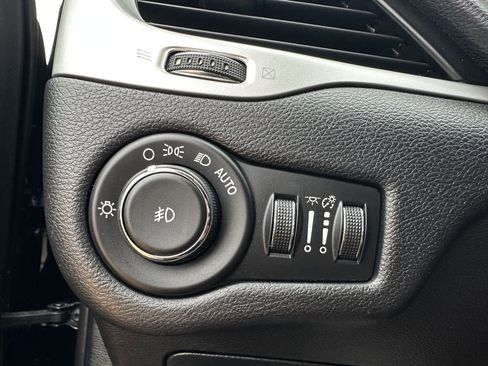 Used 2017 Jeep Cherokee Trailhawk image 35