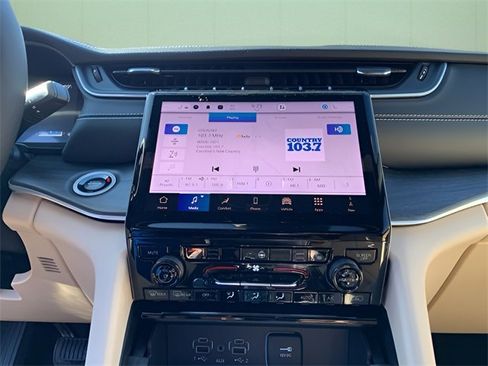 New 2025 Jeep Grand Cherokee Limited w/ Black Appearance Package image 24