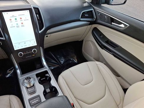 Used 2022 Ford Edge Titanium image 12