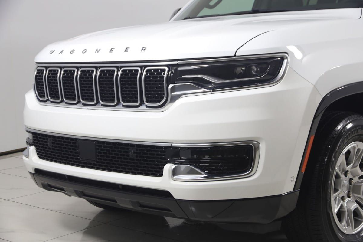 Used 2024 Jeep Wagoneer 4WD image 46