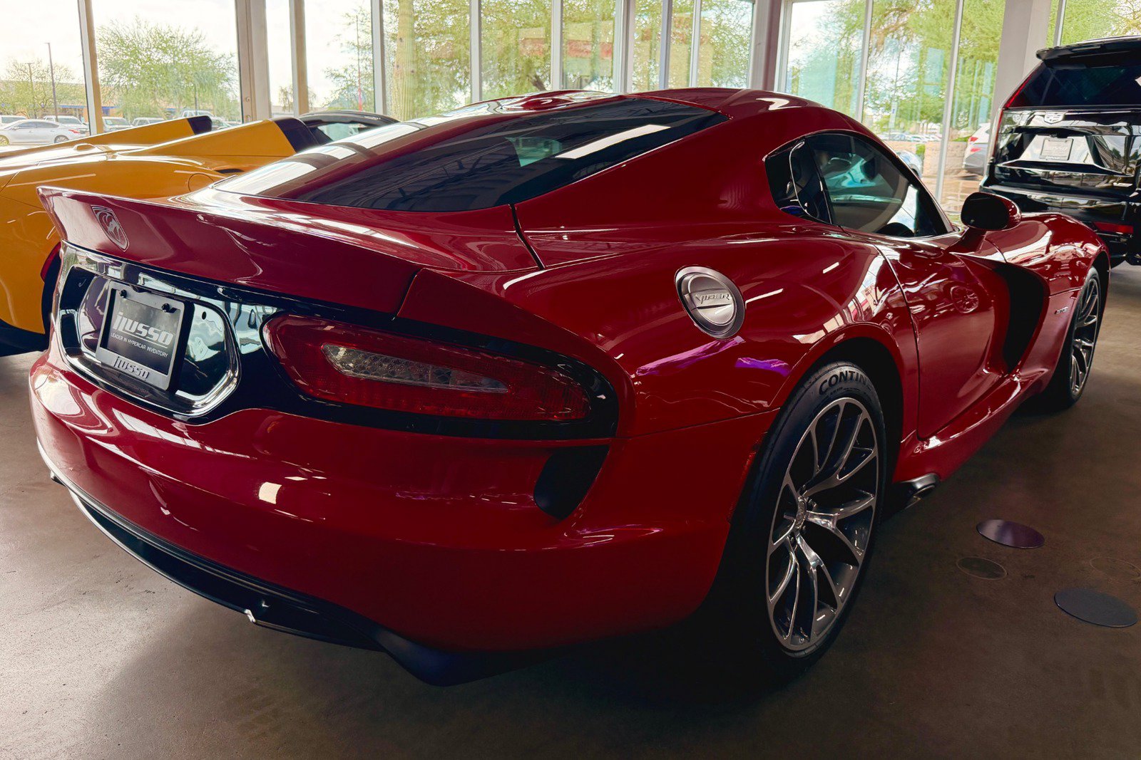 Used 2013 SRT Viper GTS w/ GTS Laguna Interior Pkg RWD image 8