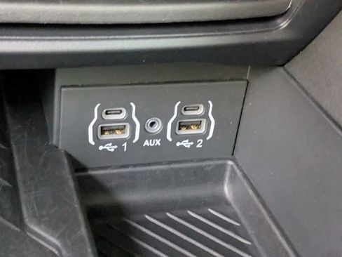 Used 2025 Chrysler Pacifica Limited FWD image 25