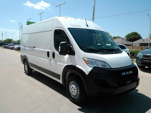 Used 2023 RAM ProMaster 2500 FWD image 3