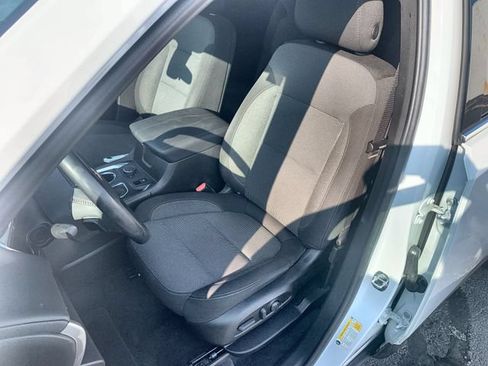 Certified 2023 Chevrolet Traverse LT FWD image 18