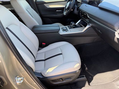 Certified 2025 MAZDA CX-70 3.3 Turbo w/ Preferred Package image 13