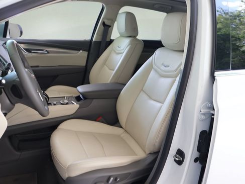 Used 2023 Cadillac XT5 Premium Luxury FWD image 11