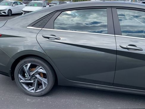 New 2025 Hyundai Elantra SEL image 7
