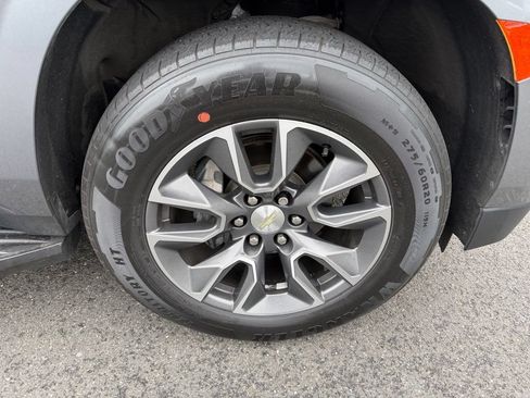 Used 2021 Chevrolet Suburban LT w/ LT Signature Package AWD/4WD image 9
