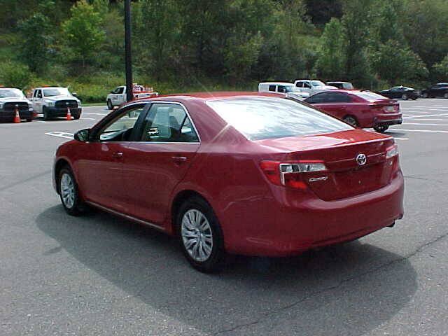 Used 2012 Toyota Camry LE FWD image 35