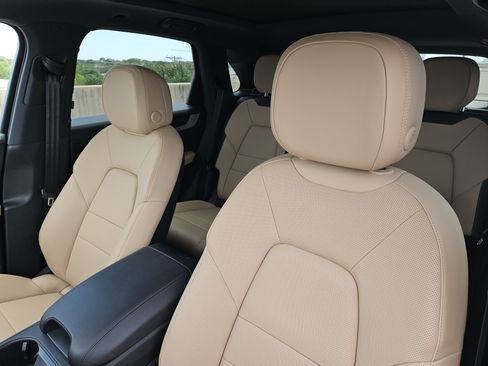 Certified 2026 Porsche Cayenne AWD/4WD image 6