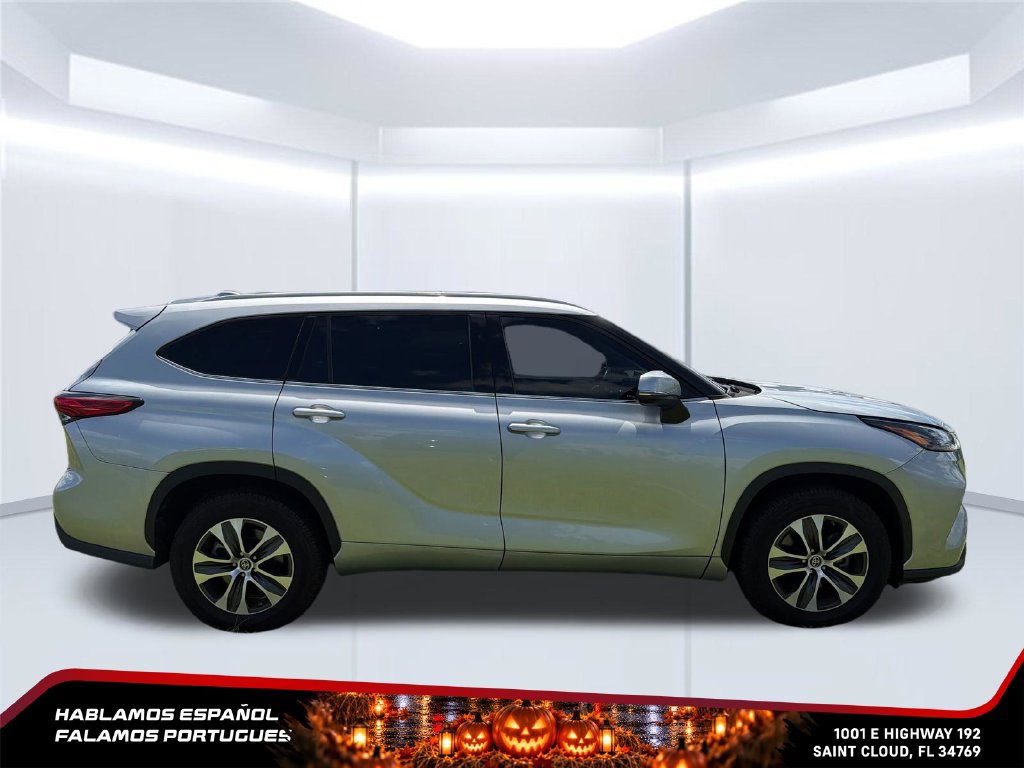 Used 2022 Toyota Highlander XLE FWD image 6