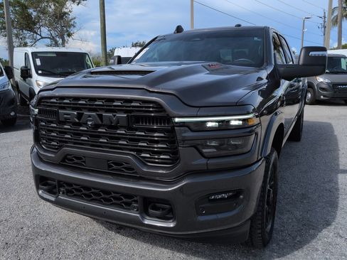 Used 2025 RAM 3500 Limited AWD/4WD image 9