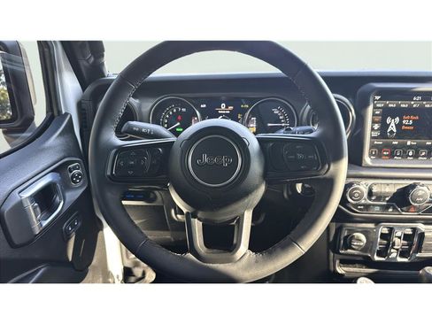 Used 2023 Jeep Wrangler Unlimited w/ Sun & Screen Package AWD/4WD image 19