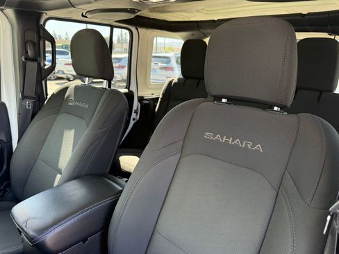 Used 2020 Jeep Wrangler Unlimited Sahara image 25