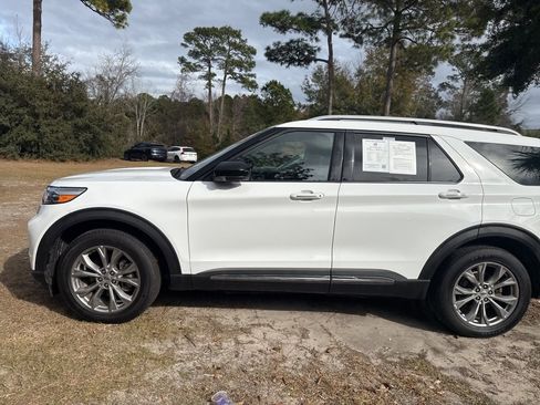 Used 2023 Ford Explorer Limited image 7
