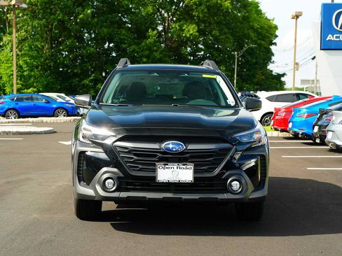 Used 2025 Subaru Outback AWD/4WD image 2