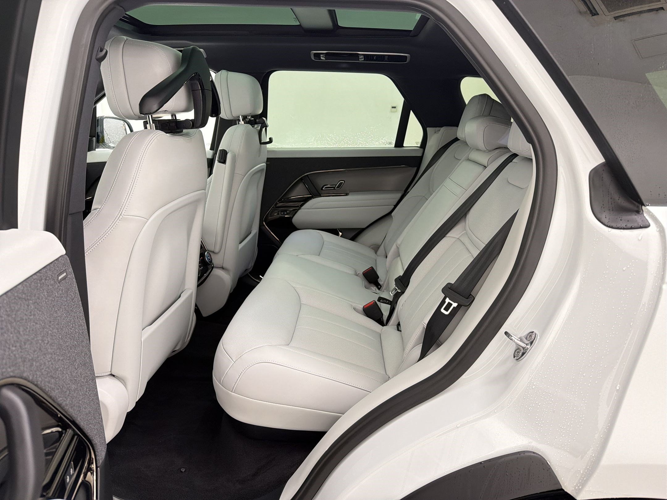 New 2026 Land Rover Range Rover Sport SE AWD/4WD image 21