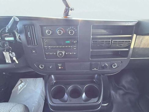Used 2017 Chevrolet Express 2500 image 10
