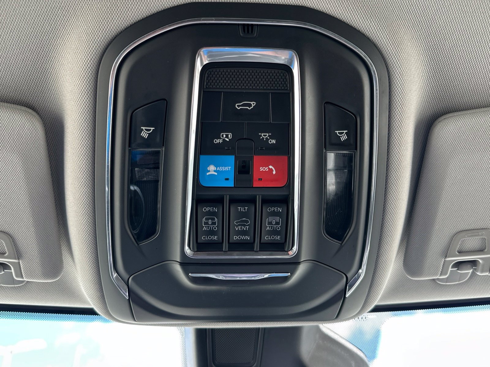 Used 2024 Jeep Grand Cherokee L Limited AWD/4WD image 16