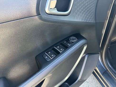 Used 2025 Kia Soul EX FWD image 18