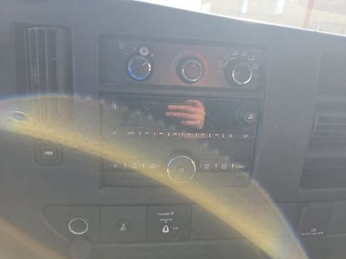 Used 2017 Chevrolet Express 2500 image 20