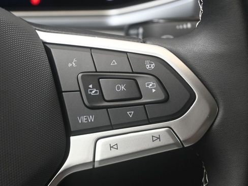 Used 2025 Volkswagen Taos SE image 20