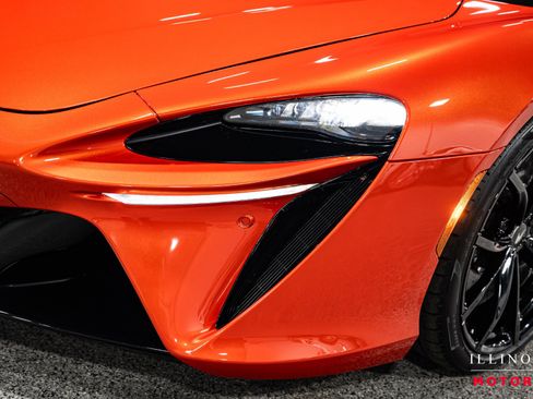 Used 2023 McLaren Artura image 11