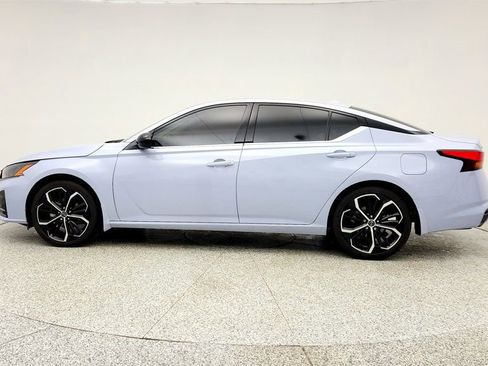 Used 2024 Nissan Altima 2.5 SR w/ SR Premium Package image 8