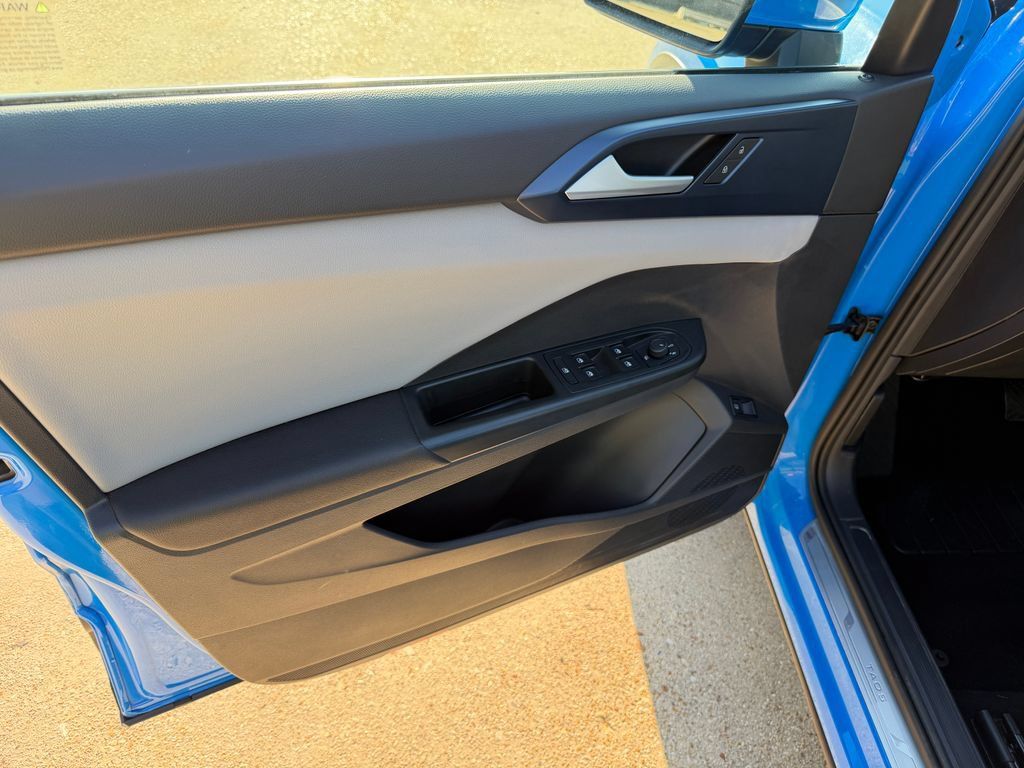 Certified 2023 Volkswagen Taos SE AWD/4WD image 9